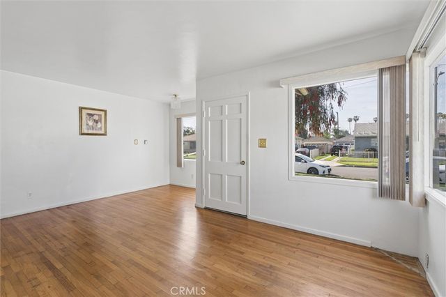 1613 E Ezmirlian, Compton, CA 90221