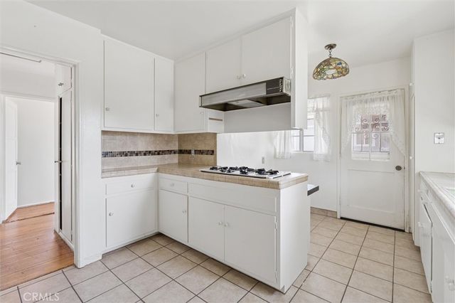 1613 E Ezmirlian, Compton, CA 90221