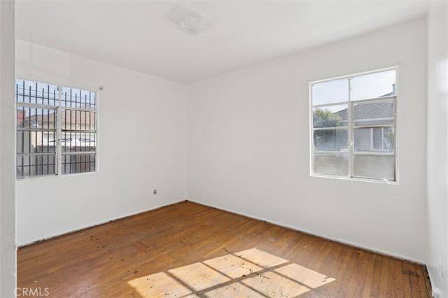 1613 E Ezmirlian, Compton, CA 90221