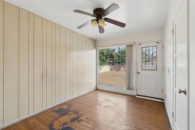 1613 E Ezmirlian, Compton, CA 90221