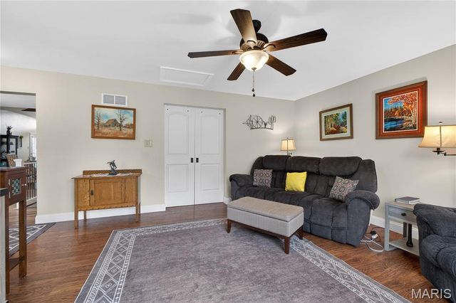 125 Rolling Acres Lane, Hillsboro, MO 63050