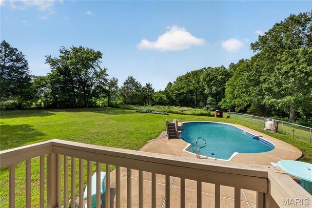 125 Rolling Acres Lane, Hillsboro, MO 63050