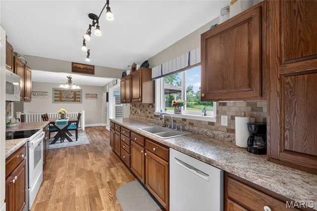 125 Rolling Acres Lane, Hillsboro, MO 63050