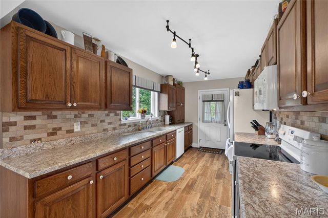 125 Rolling Acres Lane, Hillsboro, MO 63050