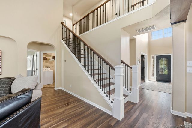 711 Midway Crest, San Antonio, TX 78258