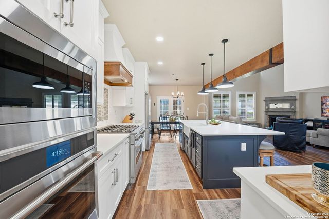 711 Midway Crest, San Antonio, TX 78258