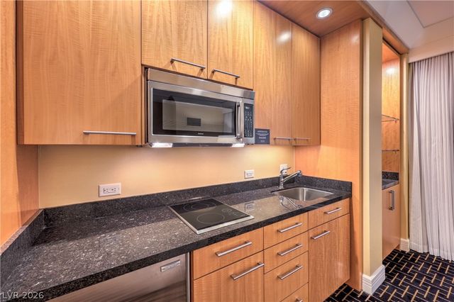 2000 Fashion Show Drive 1828, Las Vegas, NV 89109