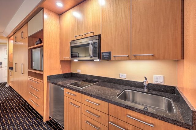 2000 Fashion Show Drive 1828, Las Vegas, NV 89109