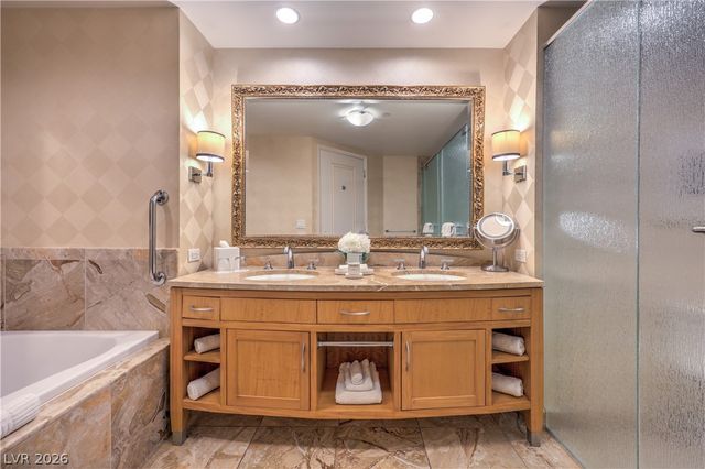 2000 Fashion Show Drive 1828, Las Vegas, NV 89109