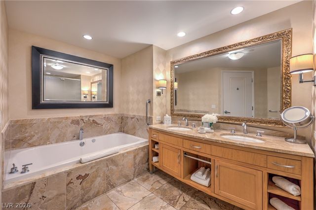 2000 Fashion Show Drive 1828, Las Vegas, NV 89109