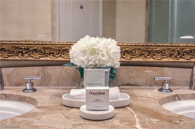 2000 Fashion Show Drive 1828, Las Vegas, NV 89109