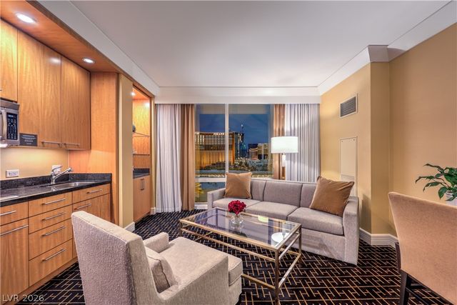 2000 Fashion Show Drive 1828, Las Vegas, NV 89109