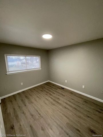 22306 Columbus Avenue, Warren, MI 48089