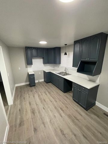 22306 Columbus Avenue, Warren, MI 48089