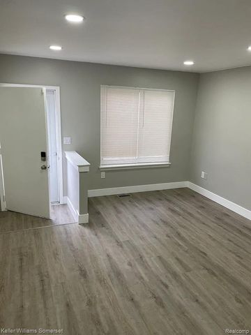 22306 Columbus Avenue, Warren, MI 48089