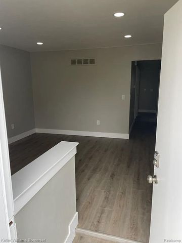 22306 Columbus Avenue, Warren, MI 48089