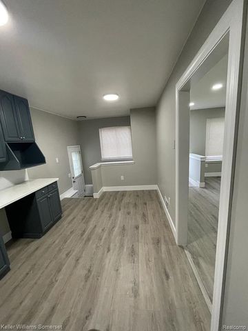 22306 Columbus Avenue, Warren, MI 48089