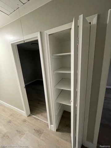 22306 Columbus Avenue, Warren, MI 48089