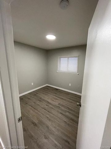 22306 Columbus Avenue, Warren, MI 48089