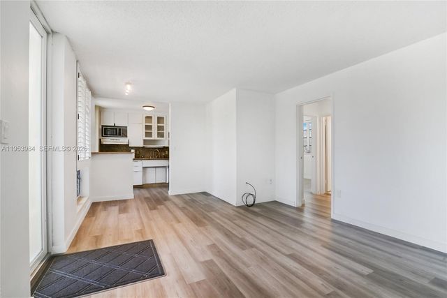 2400 NE 9th St 201, Fort Lauderdale, FL 33304