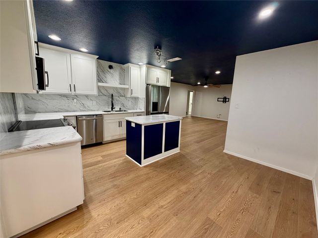 2021 Lexington Place, Bedford, TX 76022