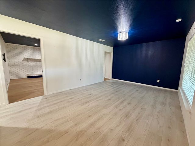 2021 Lexington Place, Bedford, TX 76022