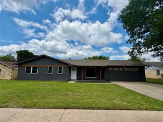 2021 Lexington Place, Bedford, TX 76022