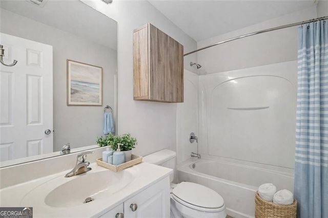 1305 Liberty Parkway NW, Atlanta, GA 30318