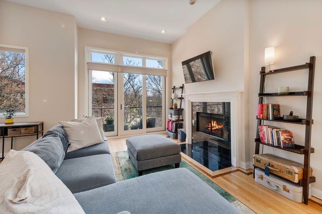 832 N Washtenaw Avenue 3, Chicago, IL 60622