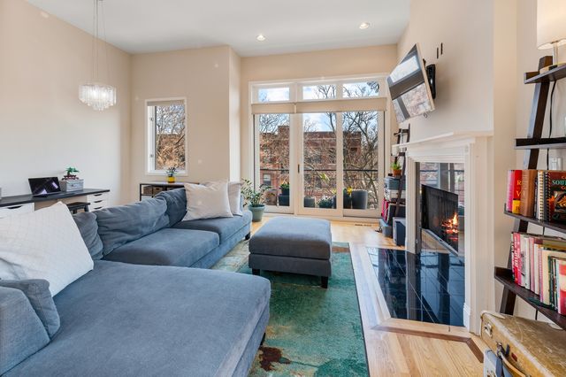 832 N Washtenaw Avenue 3, Chicago, IL 60622