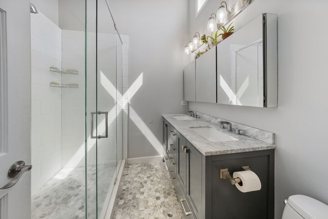 832 N Washtenaw Avenue 3, Chicago, IL 60622