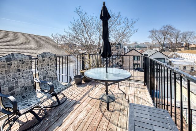 832 N Washtenaw Avenue 3, Chicago, IL 60622