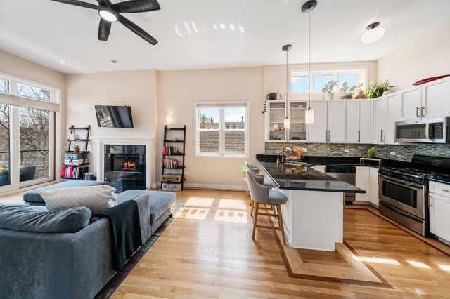 832 N Washtenaw Avenue 3, Chicago, IL 60622