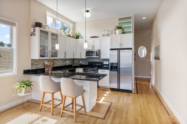 832 N Washtenaw Avenue 3, Chicago, IL 60622