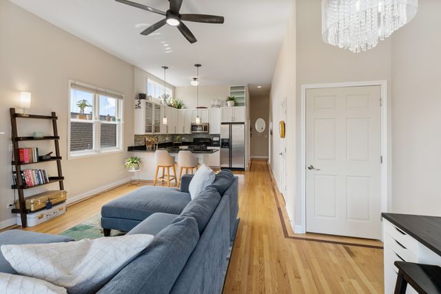 832 N Washtenaw Avenue 3, Chicago, IL 60622