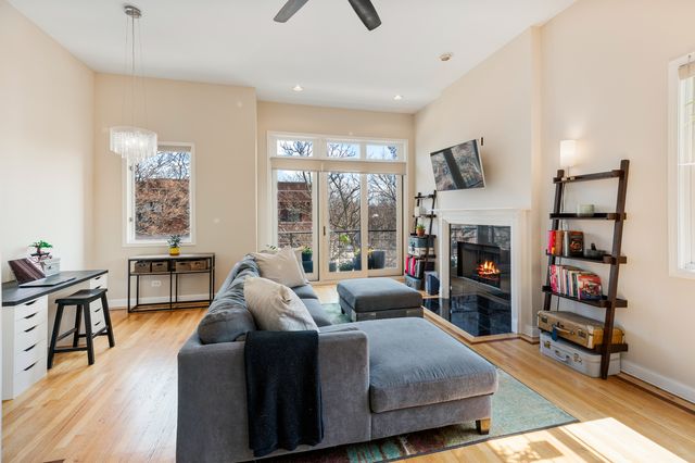 832 N Washtenaw Avenue 3, Chicago, IL 60622