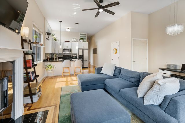 832 N Washtenaw Avenue 3, Chicago, IL 60622