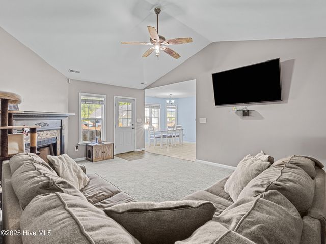 402 Kant Place, Jacksonville, NC 28540