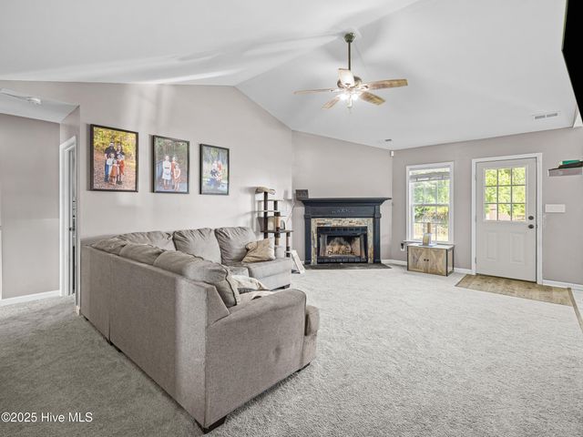 402 Kant Place, Jacksonville, NC 28540