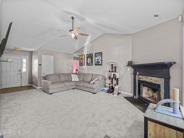 402 Kant Place, Jacksonville, NC 28540