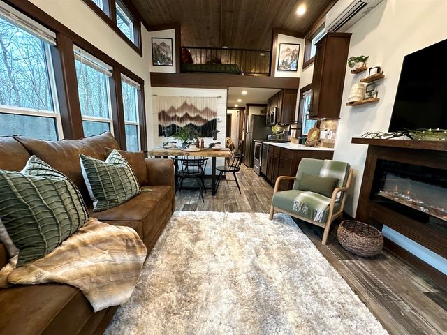 32 Mossy Rock Ln, Monteagle, TN 37356