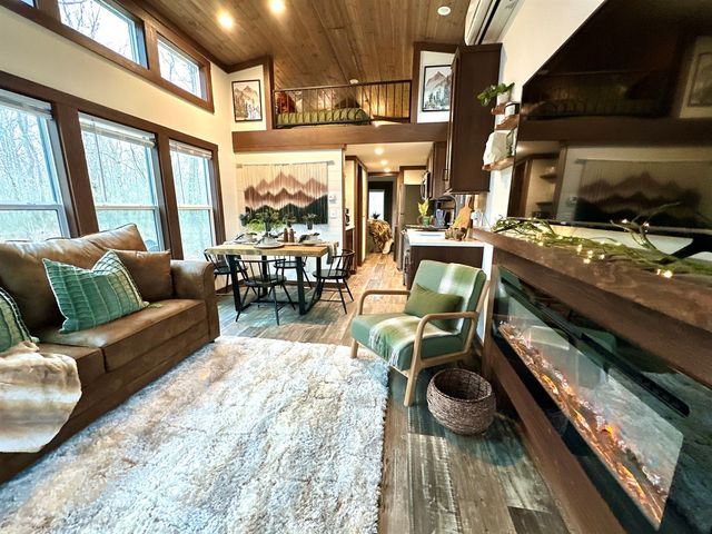 32 Mossy Rock Ln, Monteagle, TN 37356