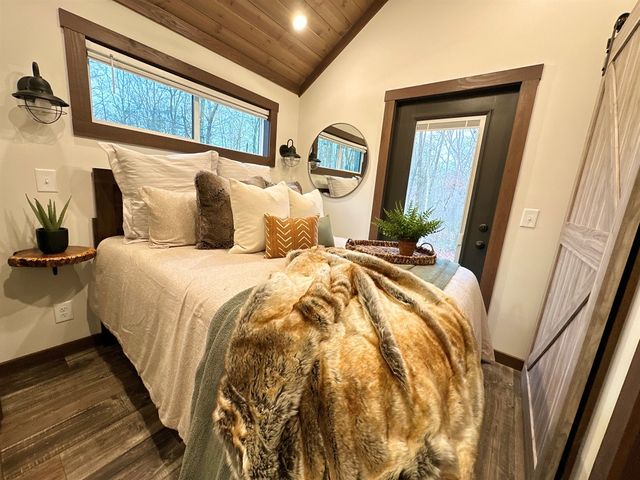 32 Mossy Rock Ln, Monteagle, TN 37356
