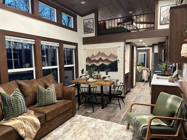 32 Mossy Rock Ln, Monteagle, TN 37356