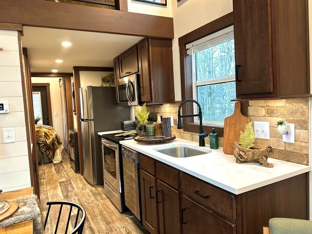 32 Mossy Rock Ln, Monteagle, TN 37356
