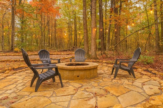 32 Mossy Rock Ln, Monteagle, TN 37356