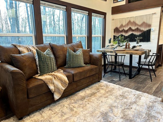 32 Mossy Rock Ln, Monteagle, TN 37356