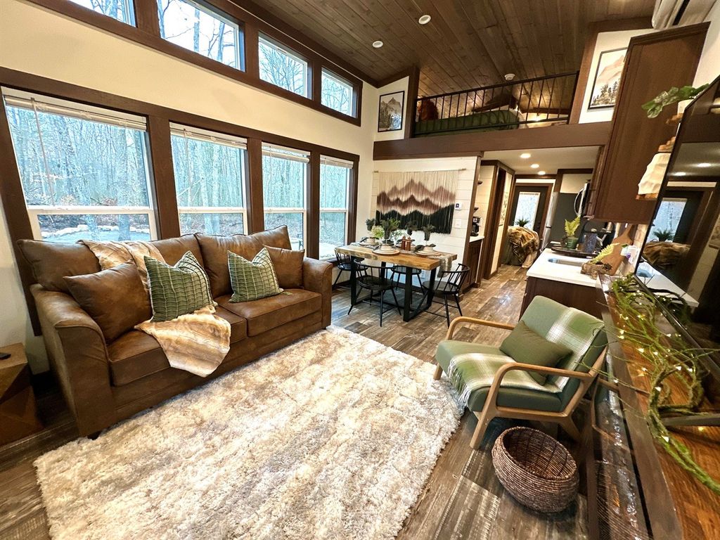 32 Mossy Rock Ln, Monteagle, TN 37356