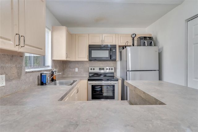 3790 N Jog Rd 206, West Palm Beach, FL 33411