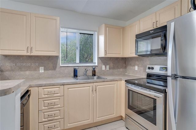 3790 N Jog Rd 206, West Palm Beach, FL 33411